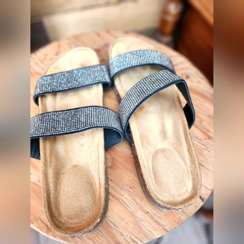 Cute pair of slides 7.5